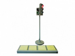 Электрифицированная модель транспортного и пешеходного светофоров на стойке и основании с "Виртуальным учителем" и с панелью образцами тактильной тротуарной плитки для слепых и слабовидящих пешеходов - fgospostavki.ru - Обнинск