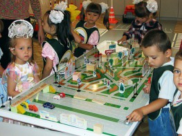 Настольно-напольная игра (магнитно-маркерный макет) "Азбука дорог" с комплектом тематических магнитов - fgospostavki.ru - Обнинск