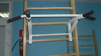 Тренажер турник-брусья навесной на шведскую стенку 1000х600х300 мм - fgospostavki.ru - Обнинск